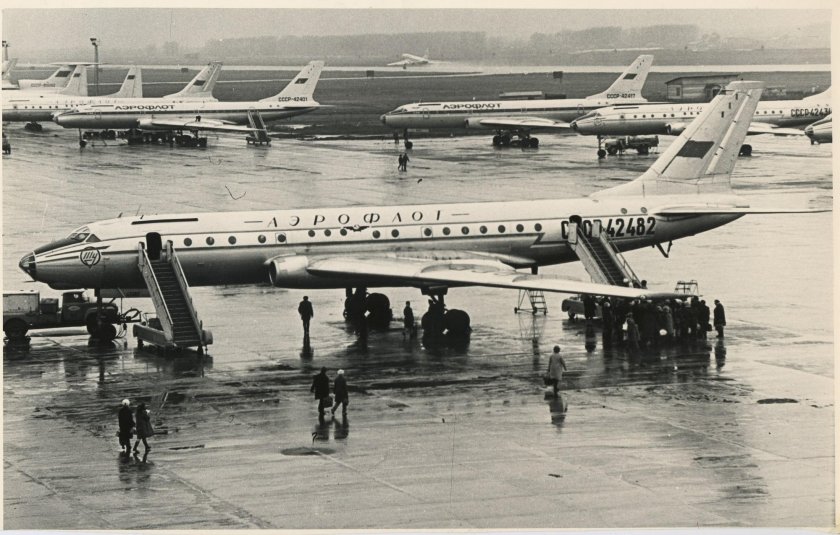 Ту-104 пассажирский самолёт