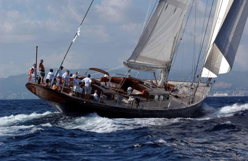 Парусная яхта Финикия