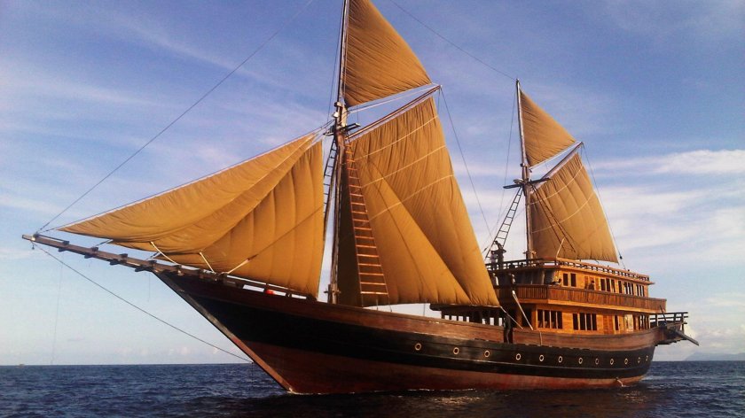 Парусная яхта Бригантина