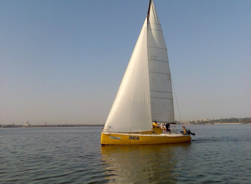 Речные парусные яхты-швертбот