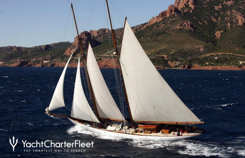 Двухмачтовая парусная шхуна