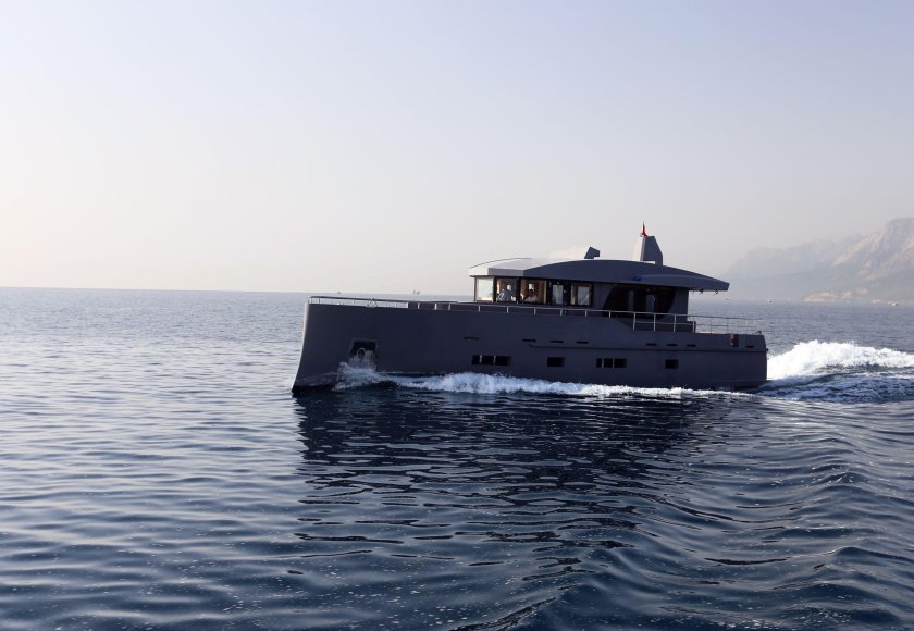 Беринг 70 стальная моторная яхта