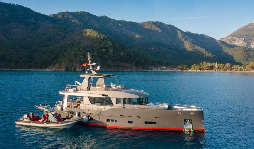 Яхта Беринг 70