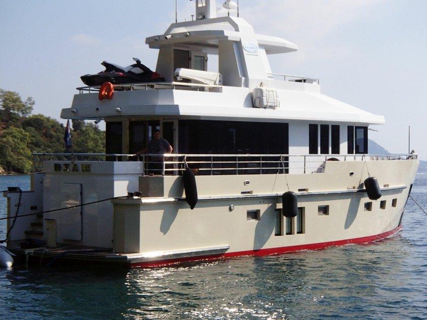 Моторная яхта Bering 60