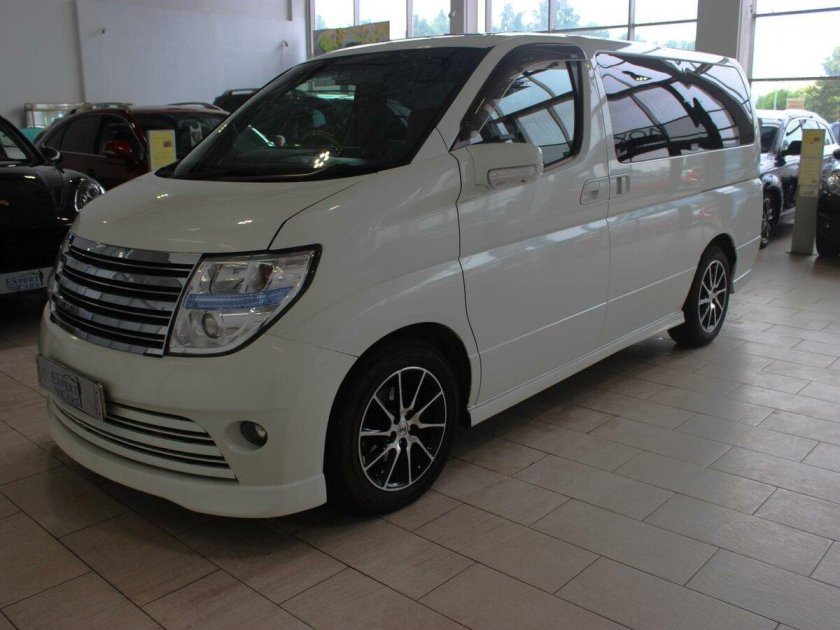 Nissan Elgrand 2005