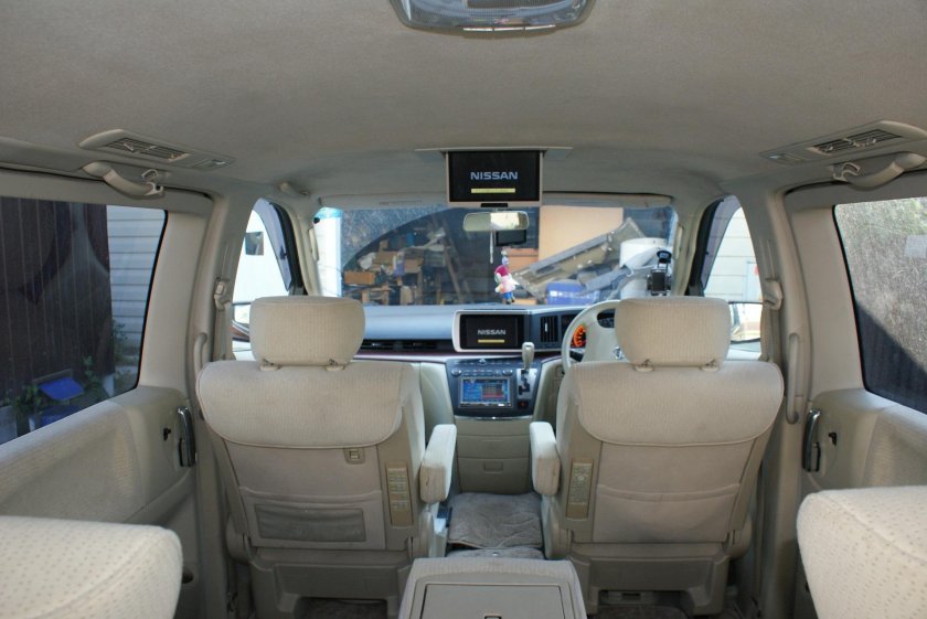 Nissan Elgrand 2005 салон