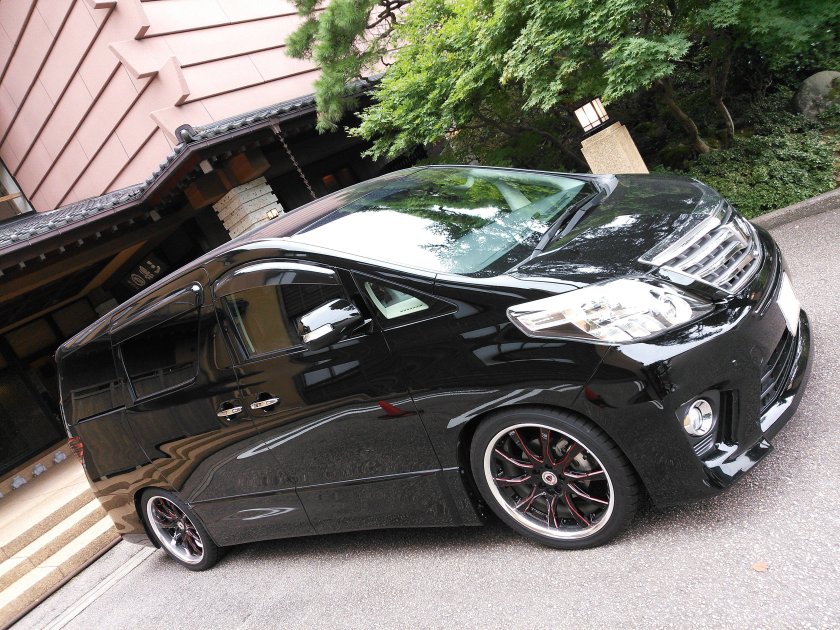 Nissan Alphard
