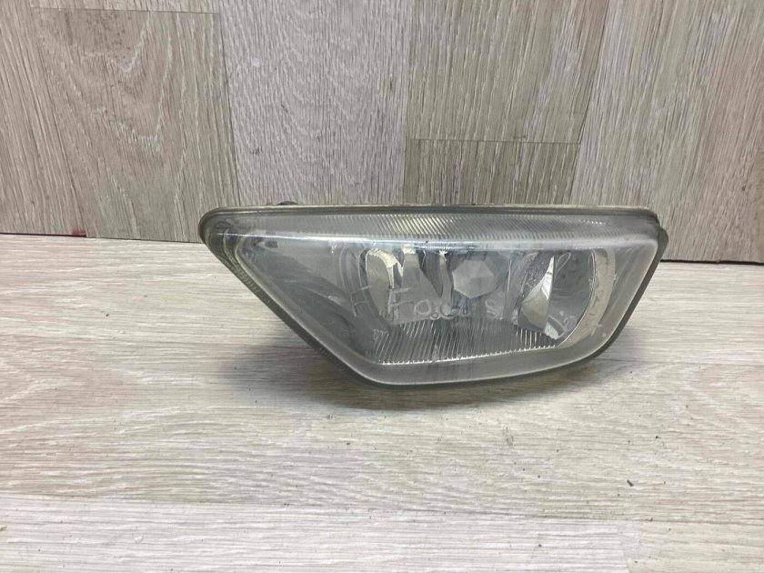 Ford 1473526 ПТФ левая