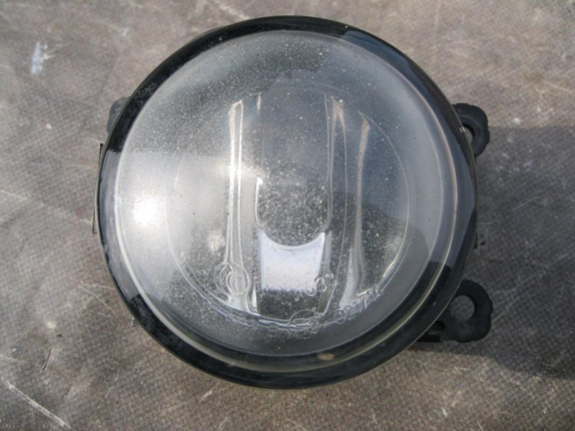 Как выглядит крепежи на противотуманки на Форд фокус с-Мах 2006 года