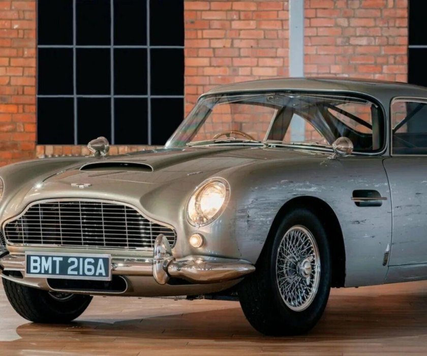 Aston martin db 5 джеймса бонда