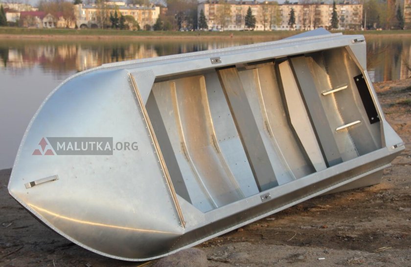 Алюминиевая лодка романтика-н 3.5 м. булями