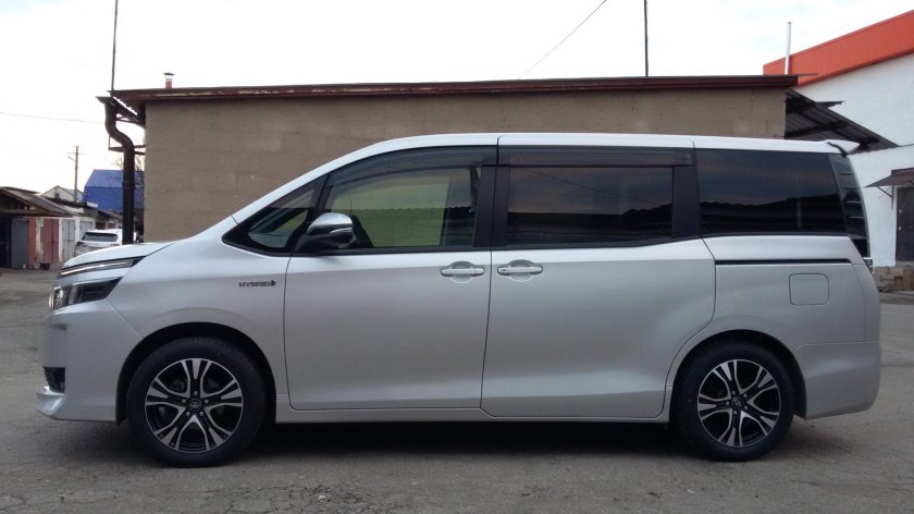 Тойота Вокси 2014