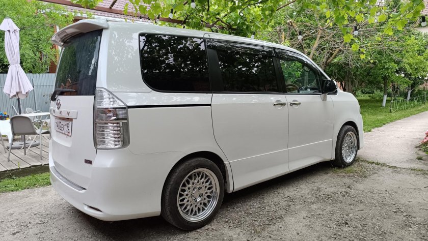 Toyota noah 2001 2007