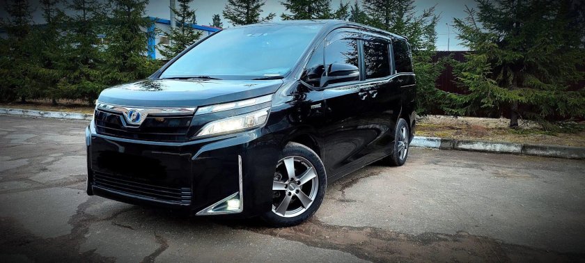 Toyota voxy noah