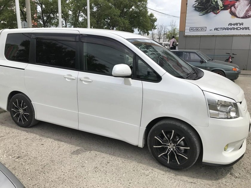 Toyota Noah на 17 колесах