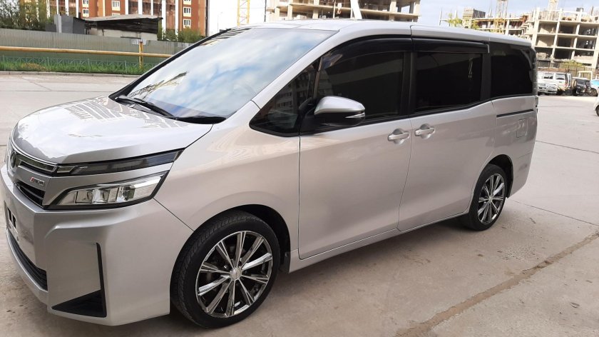 Toyota Voxy 60 колёса r17