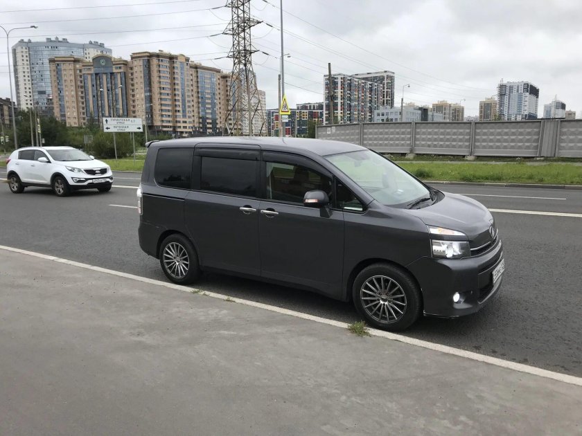 Тойота Вокси 2