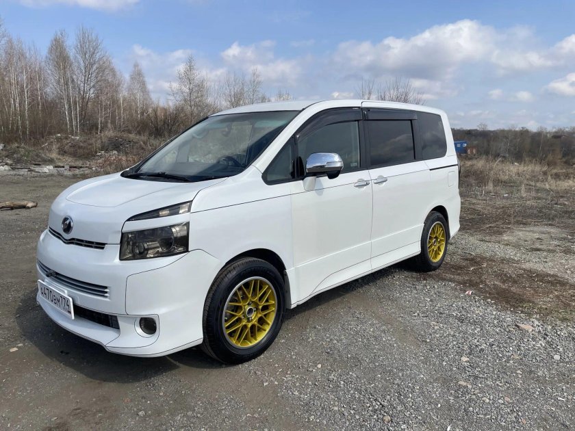 Toyota Voxy 2003 Silver