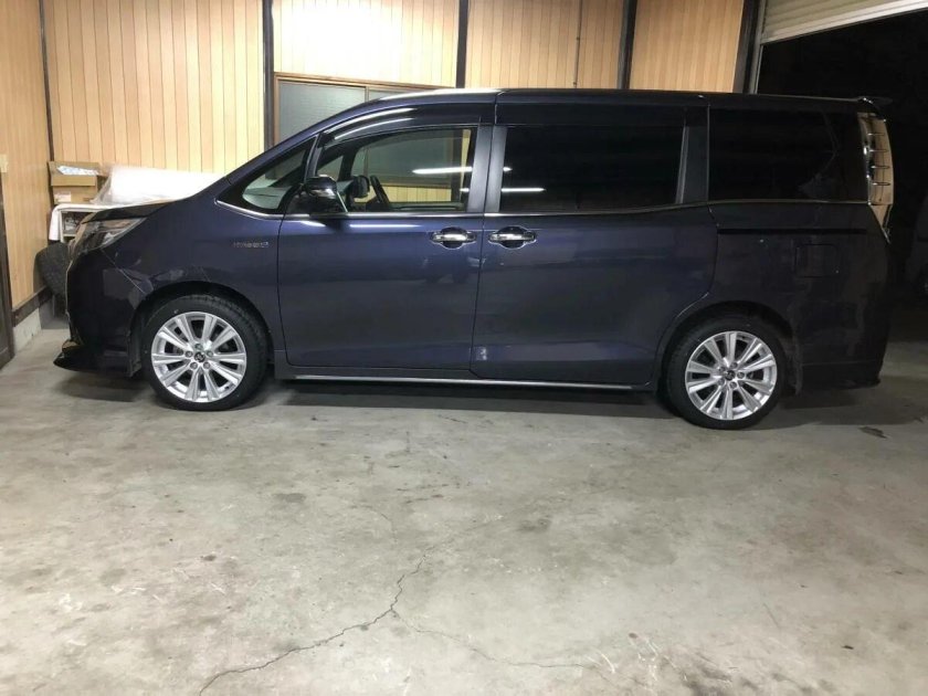 Toyota Voxy на 17 колесах