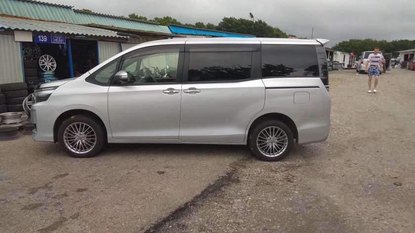 Тойота вокси гибрид