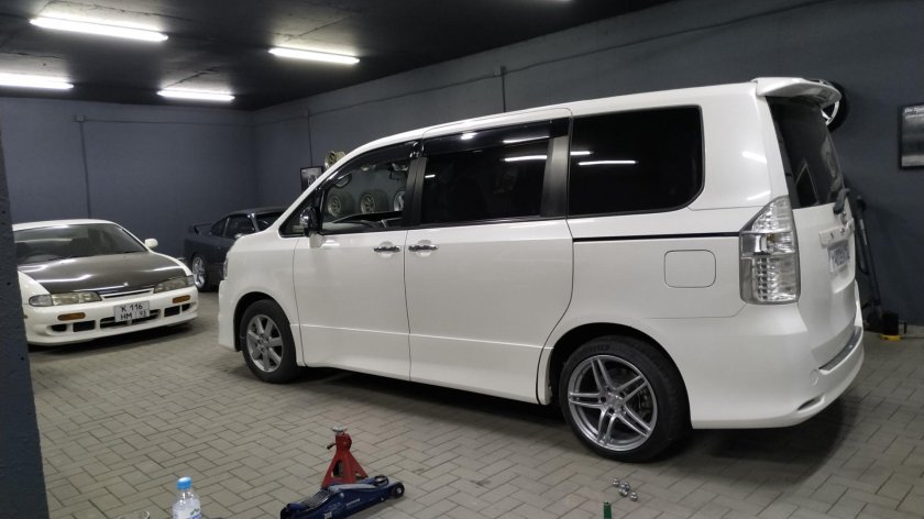 Toyota Voxy 2003 Silver