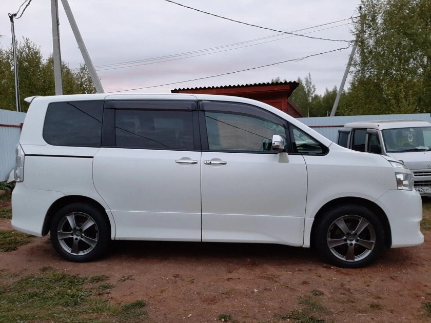 Тойота Вокси диски на 17