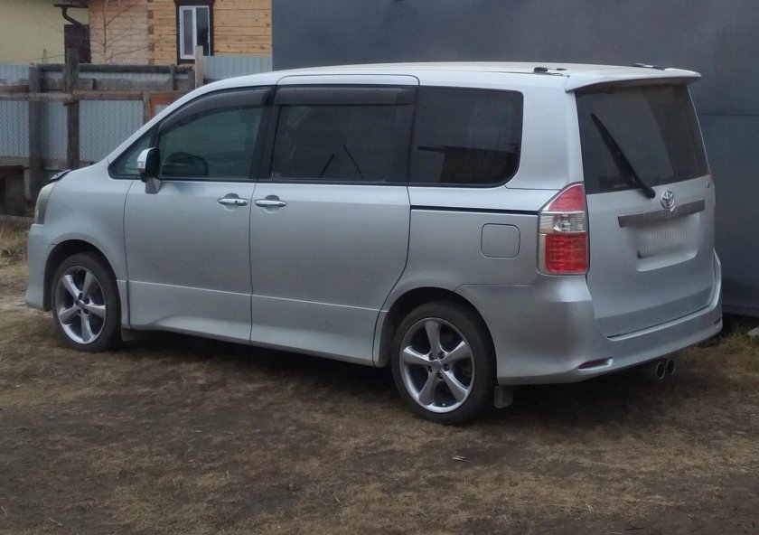 Тойота Вокси 70 кузов