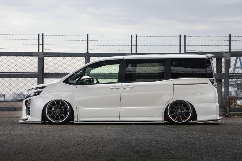 Toyota Voxy Tuning