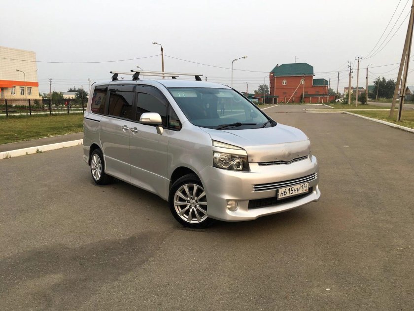 Toyota Voxy 2009