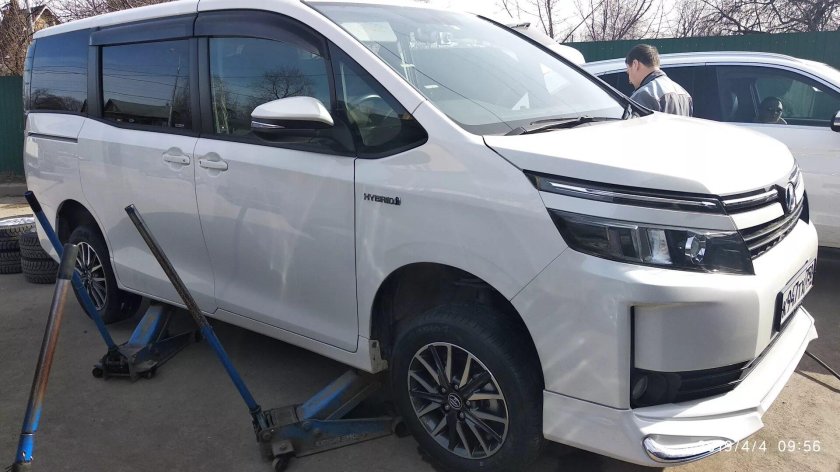 Диски на Тойота Вокси 16