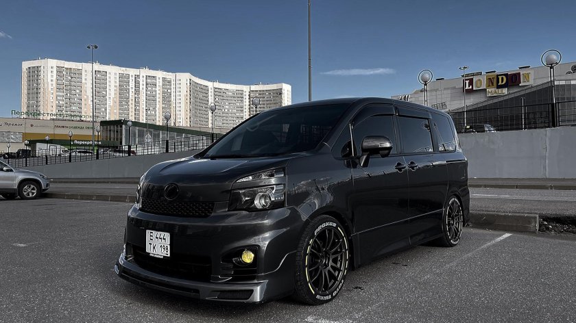 Тойота вокси 2008