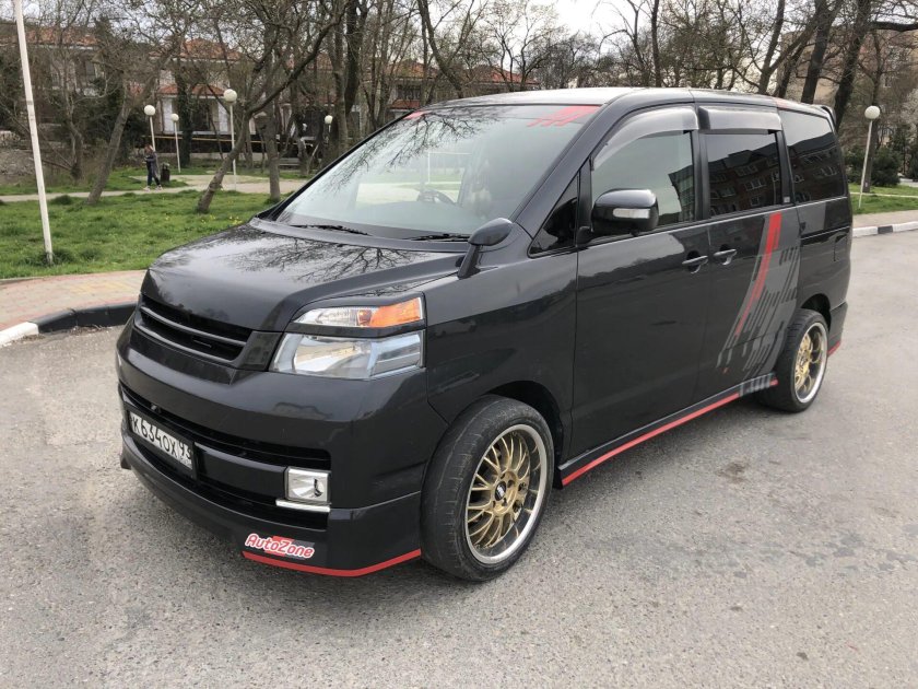 Тойота вокси 2002