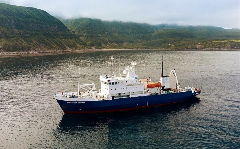 Профессор хромов судно