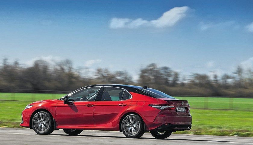 Сравнение Мазда 6 и Тойота Камри