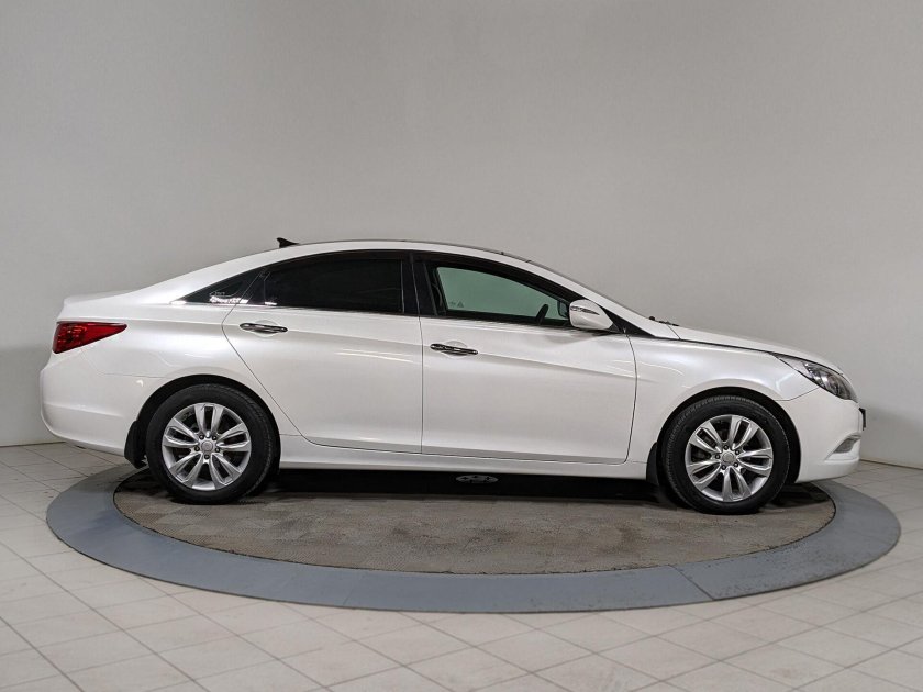 Белый hyundai sonata