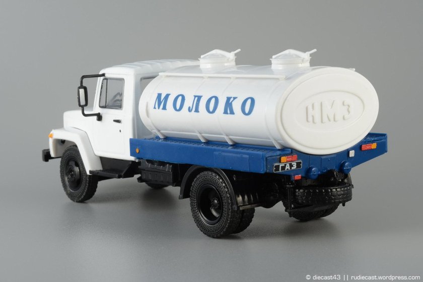 Молоковоз 1:43
