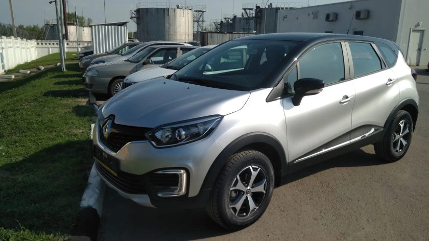 Рено Каптур серебристый