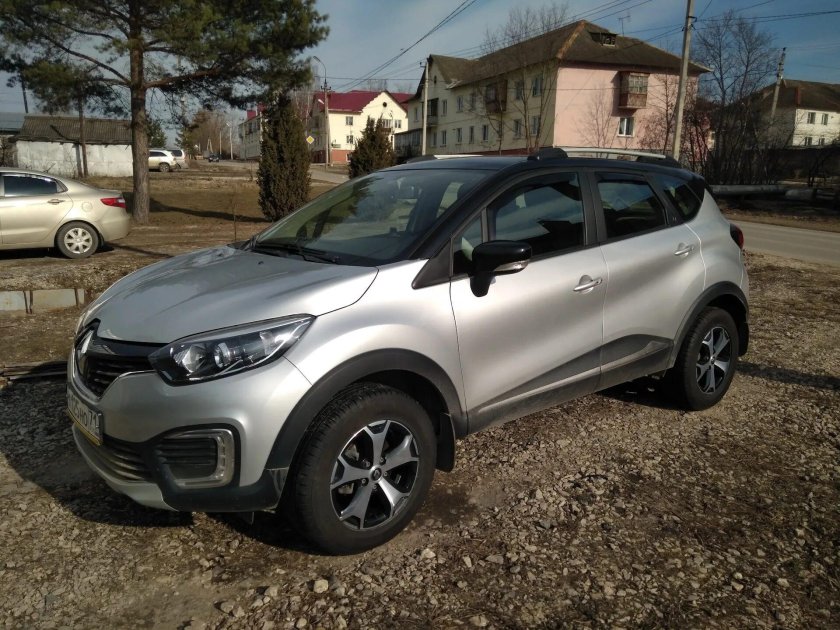 Рено Каптур серебристый