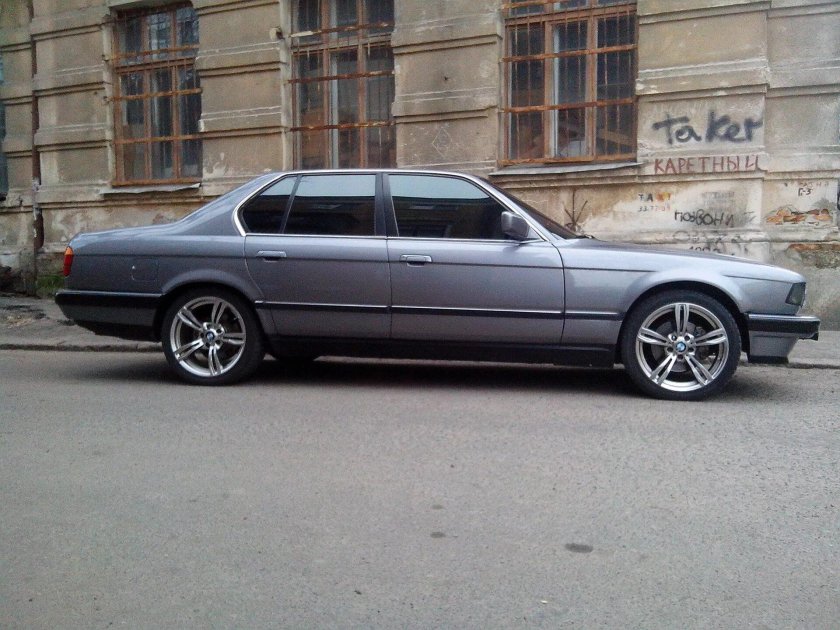 BMW 7 1990