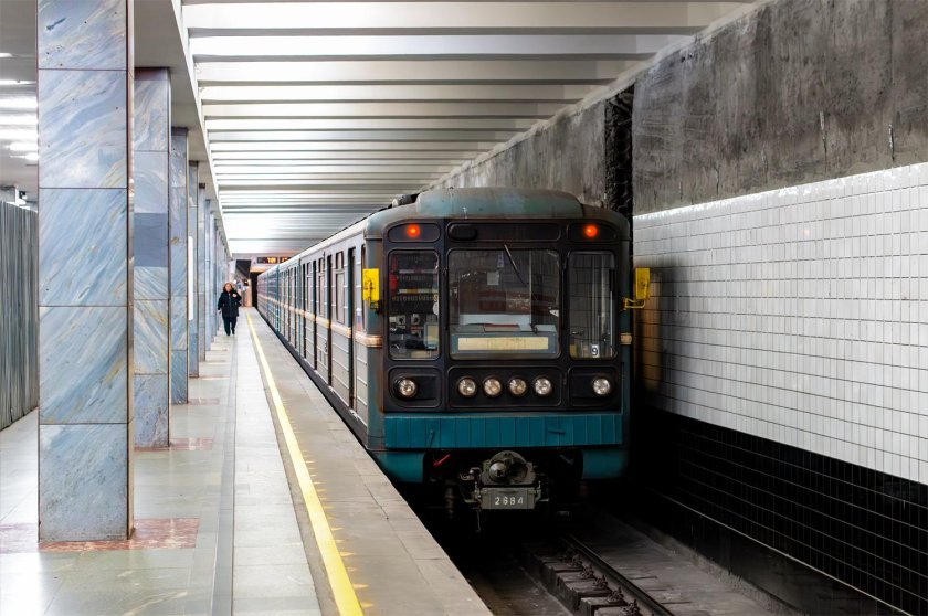 Метро вагон