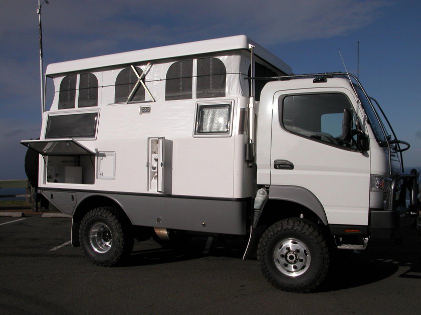 Mitsubishi Canter 4x4 EARTHCRUISER