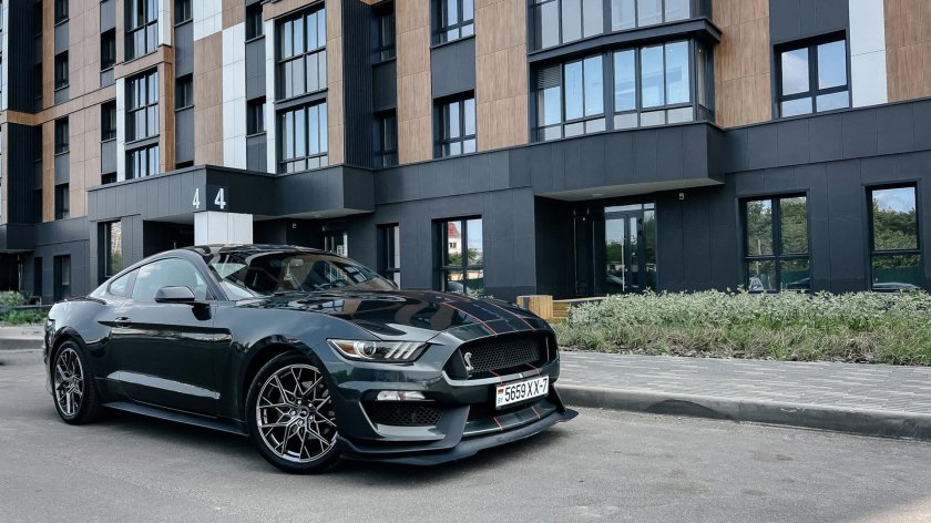 Ford mustang 6