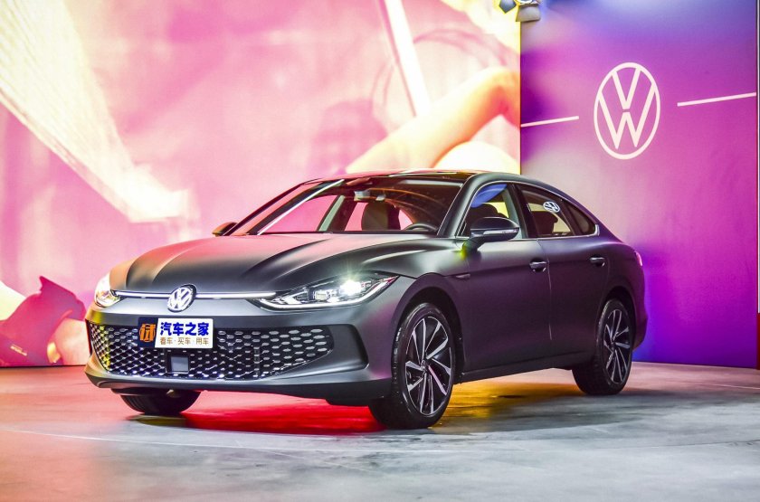 Volkswagen 2022 седан