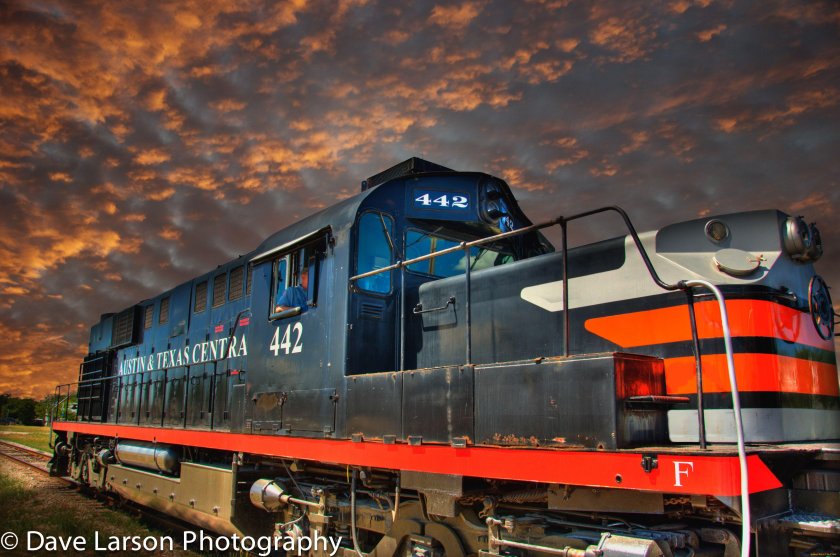 Локомотив-паровоз,тепловоз ,электровоз