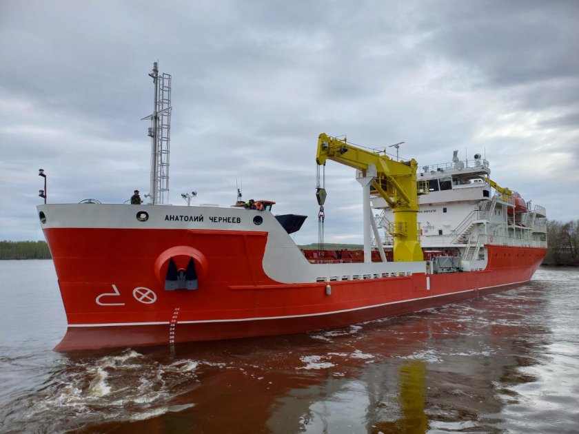 Теплоход Анатолий Чернеев