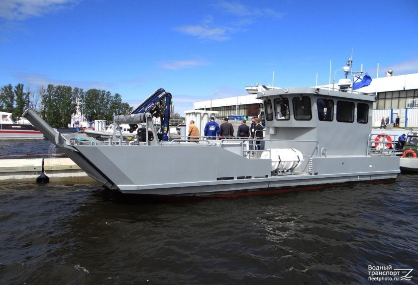 Катер грузовой с аппарелью lc115