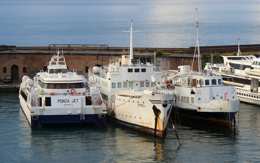 Грузопассажирский корабль