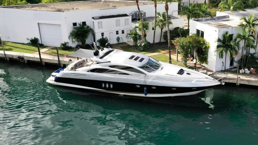Sunseeker 80 yacht
