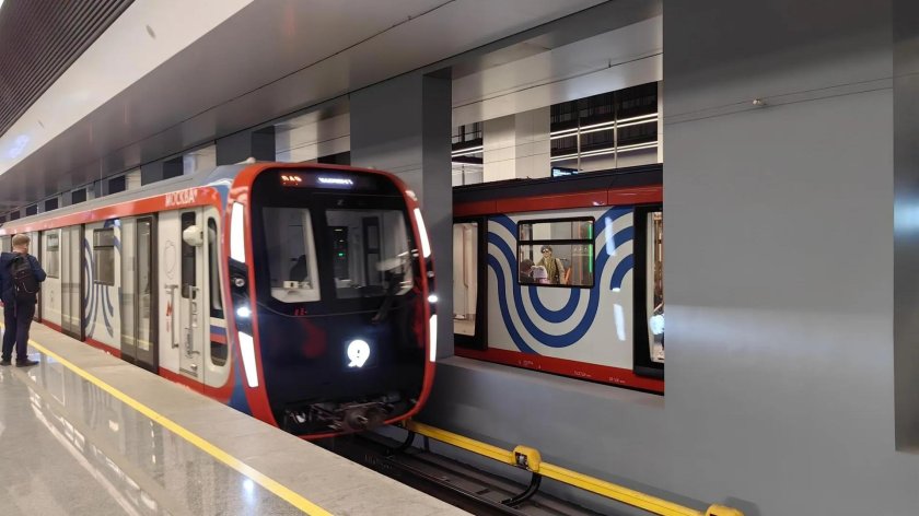 Поезд метро