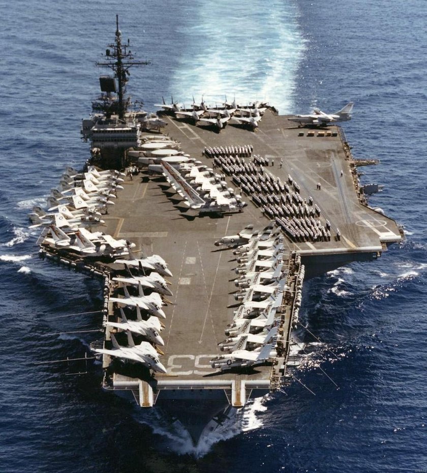 Китти Хок авианосец